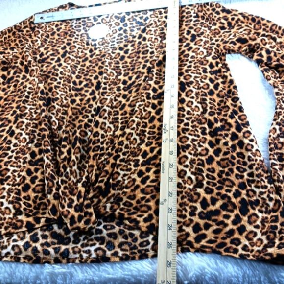 NWT Oddi Cheetah Print V- Neck Bell Sleeved 100% Rayon Boho Contemporary Blouse - Picture 12 of 14